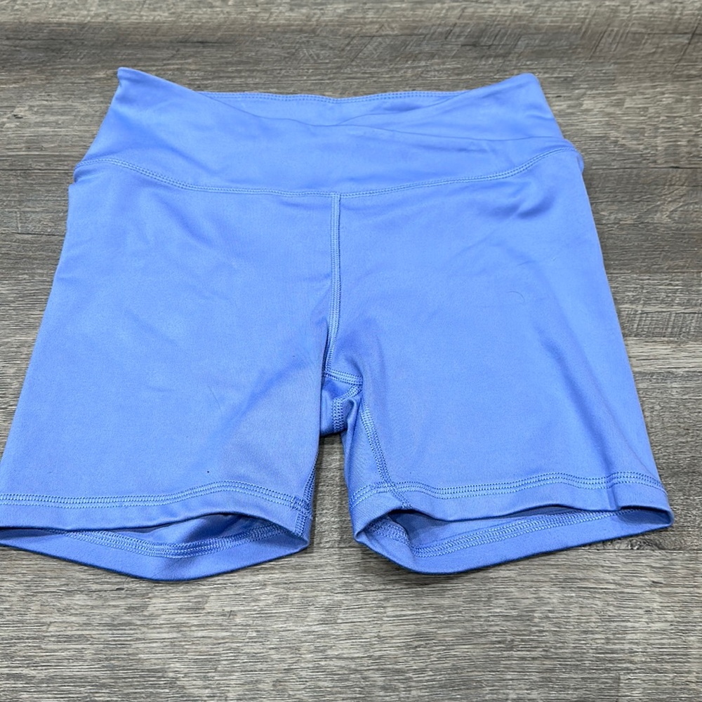 Avis cross waisted biker shorts